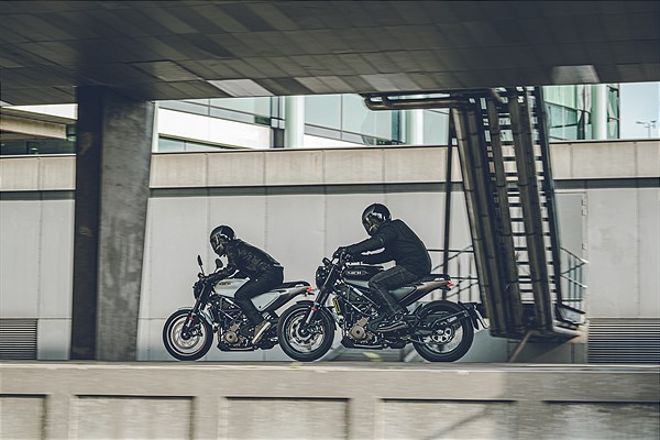 Husqvarna Svartpilen and Vitpilen ride together